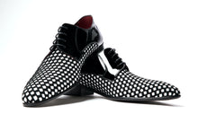 Laden Sie das Bild in den Galerie-Viewer, El Vargas - black/white