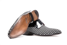 Laden Sie das Bild in den Galerie-Viewer, El Vargas - black/white