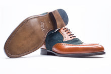 Laden Sie das Bild in den Galerie-Viewer, The Spectator - cognac/navy