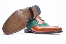 Laden Sie das Bild in den Galerie-Viewer, The Spectator - cognac/green